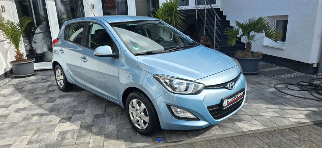 Hyundai i20 122.000 km 4.950 &euro; KASSEL-Niestetal ................. Mobil: +49 163 740 9922 34266