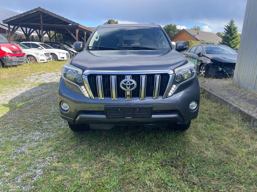 Toyota Land Cruiser 241.000 km 27.800 € Temmels 54441