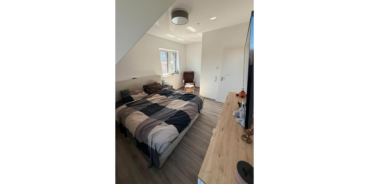 Dachgeschoßwohnung Stade - 3 Zimmer, 80 m&sup2;, 1.120&euro; | Angebot:26479300