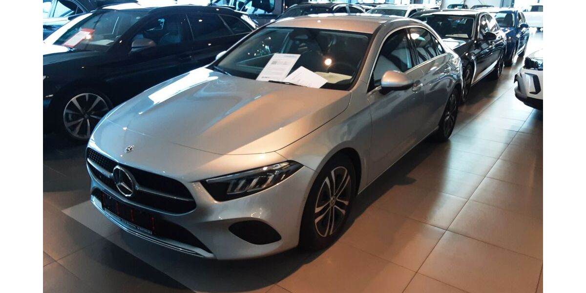 Mercedes-Benz A 180 4.100 km 27.990 &euro; Monschau (bei Aachen) 52156