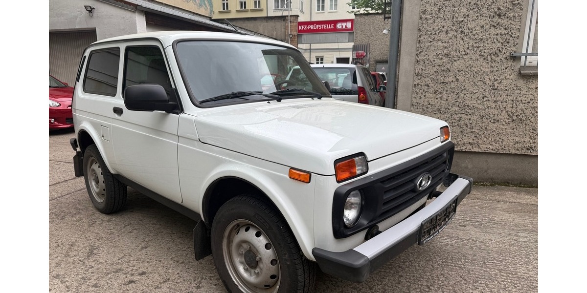 Lada Niva 1.7 Legend 4x4 Servo 1.Hand AHK 10.334 km 14.500 &euro; Berlin 10247