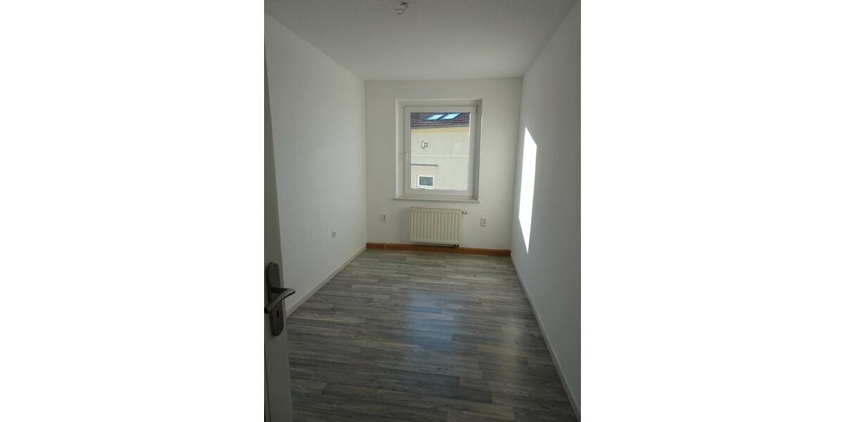 Etagenwohnung Bischofswerda - 4 Zimmer, 86 m&sup2;, 350&euro; | Angebot:26394900