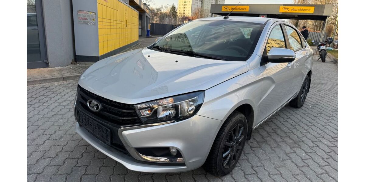 Lada Vesta 97.000 km 4.999 &euro; Berlin 13055