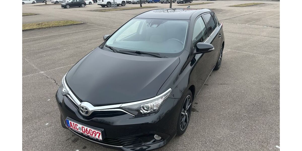 Toyota Auris 84.277 km 11.497 &euro; Aichach 86551