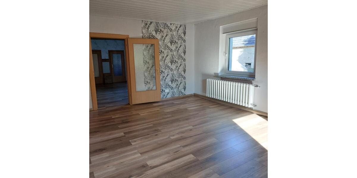 Erdgeschoßwohnung Mockrehna - 3 Zimmer, 100 m&sup2;, 130.000&euro; | Angebot:23065198