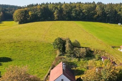 Haus (sanierungsbedürftig) mit kleinem Garten