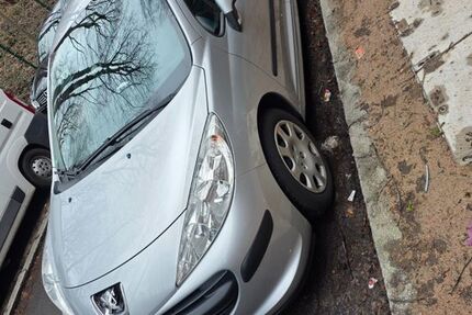Peugeot 207 102.000 km 2.799 &euro; Hamburg 21035