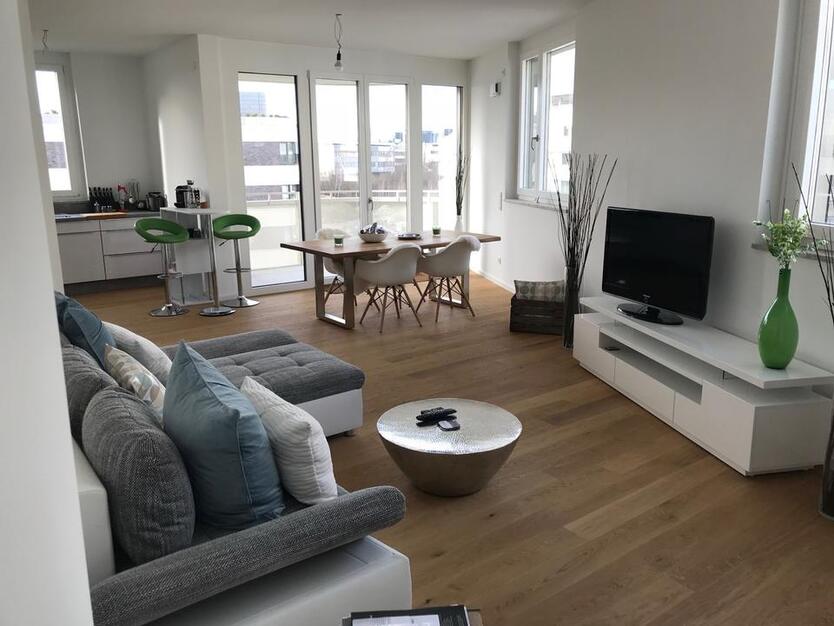 Möblierte Wohnung in München - Baumkirchen zu vermieten. BJ 2016