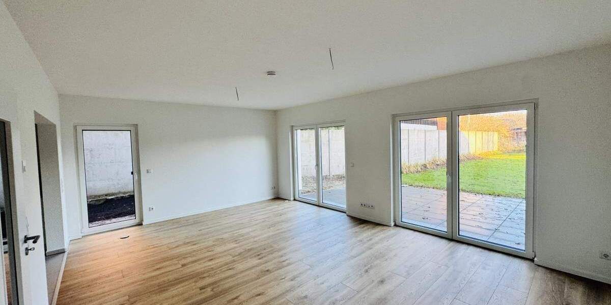 Erstbezug nach Bau! Moderne Doppelhaushälfte mit schönem Garten! 4 zimmer