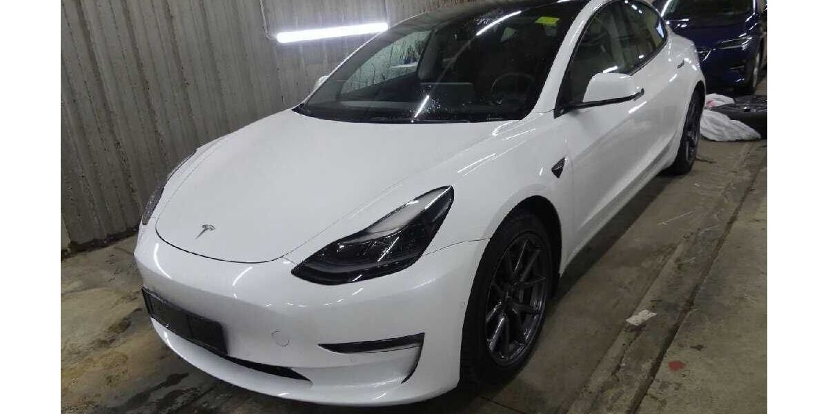 Tesla Model 3 82.000 km 25.500 &euro; Kirchberg/Untermitterdorf 94259