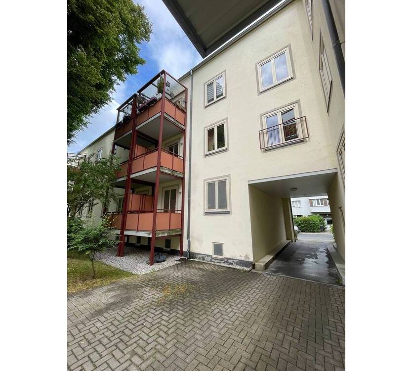 SUPER! schöne Lage und 2 Räume mit Balkon- Was will man mehr!?