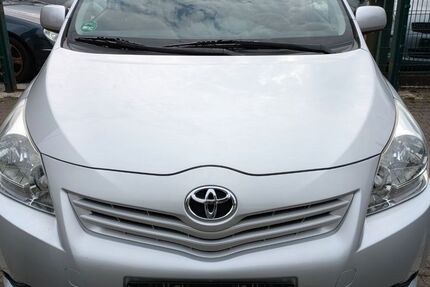 Toyota Verso 183.000 km 4.990 &euro; Essen 45359
