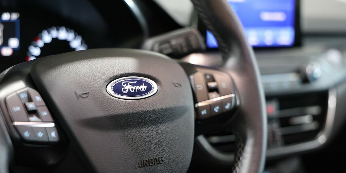 Ford Focus Tunier 2.0 EcoBlue TITANIUM 114.000 km 12.444 &euro; Hamm 59077