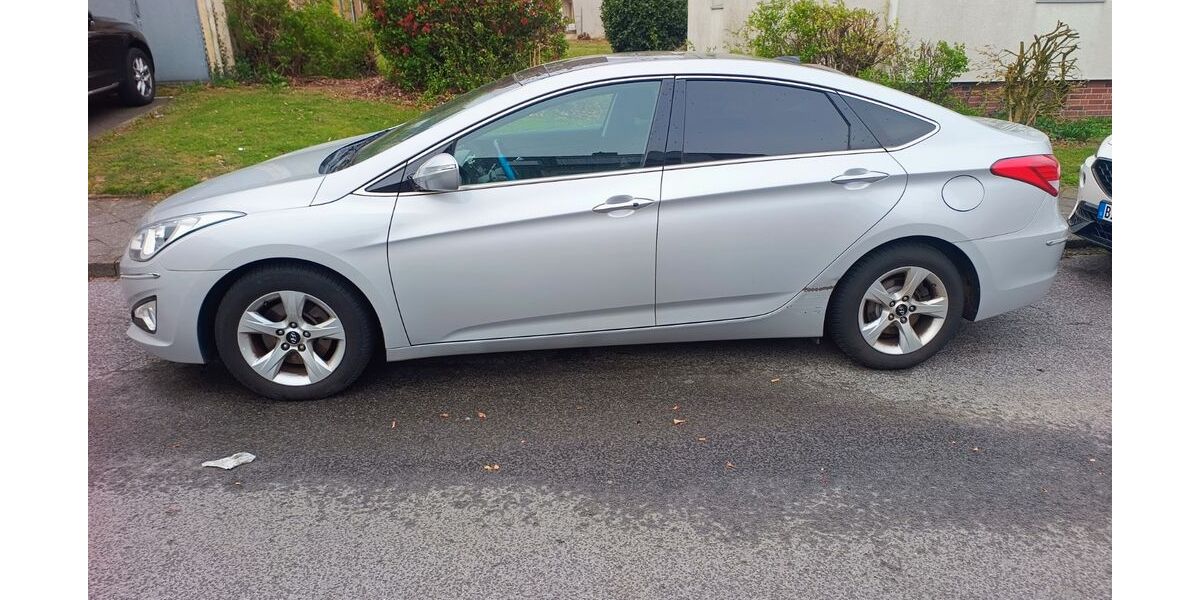 Hyundai i40 174.800 km 6.500 &euro; Bielefeld 33647