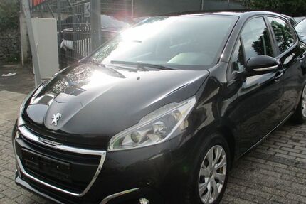 Peugeot 208 99.000 km 5.850 &euro; Oberhausen 46149