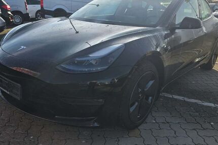 Tesla Model 3 42.089 km 30.345 &euro; Seesen 38723