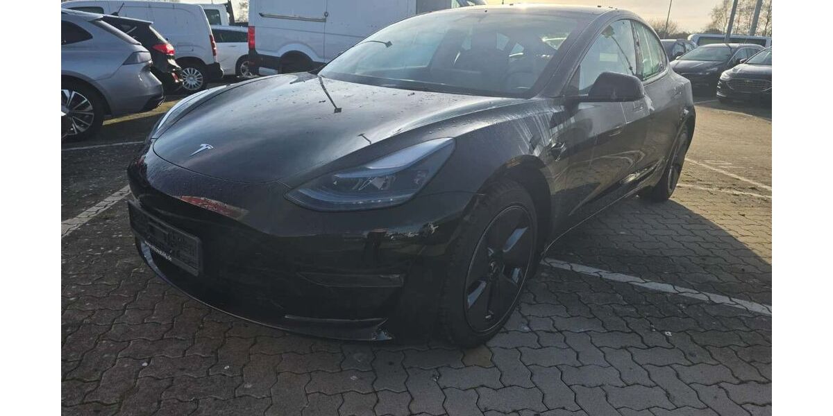 Tesla Model 3 42.089 km 30.345 &euro; Seesen 38723