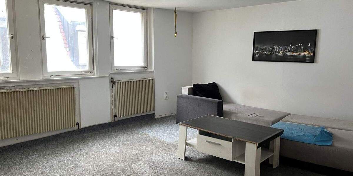 Einfachste Zwei-Zimmer-Altbauwohnung ohne Balkon in der Ansbacher Fußgängerzone 2 zimmer