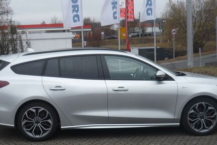 Ford Focus 5.990 km 26.990 &euro; Hünfeld 36088