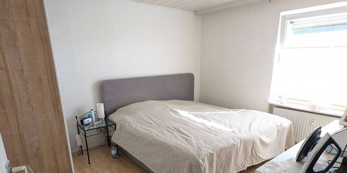 Geräumiges Zweifamilienhaus in ruhiger Ortsrandlage 7 zimmer