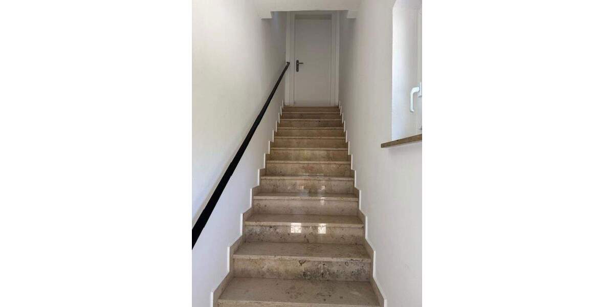 Ruhige 5 Zi-Whg. in Berg mit Balkon, renoviert 5 zimmer