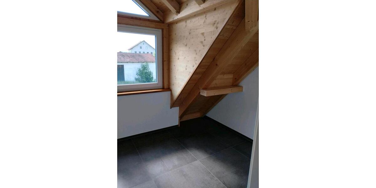 Dachgeschoßwohnung Finning - 3 Zimmer, 67 m&sup2;, 1.220&euro; | Angebot:26422205