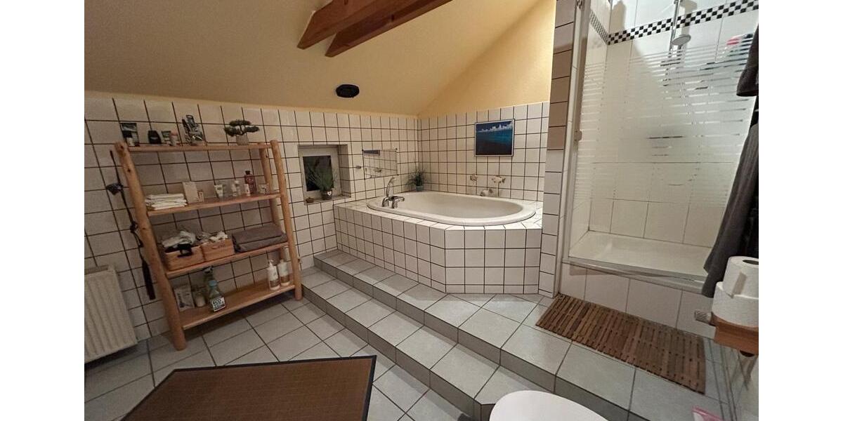 100qm Wohnung im Dachgeschoss 2 zimmer