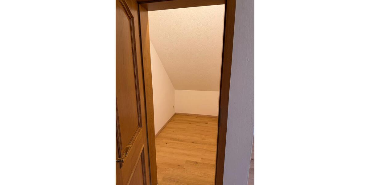 Dachgeschoßwohnung Wertingen - 3 Zimmer, 100 m&sup2;, 925&euro; | Angebot:25238391