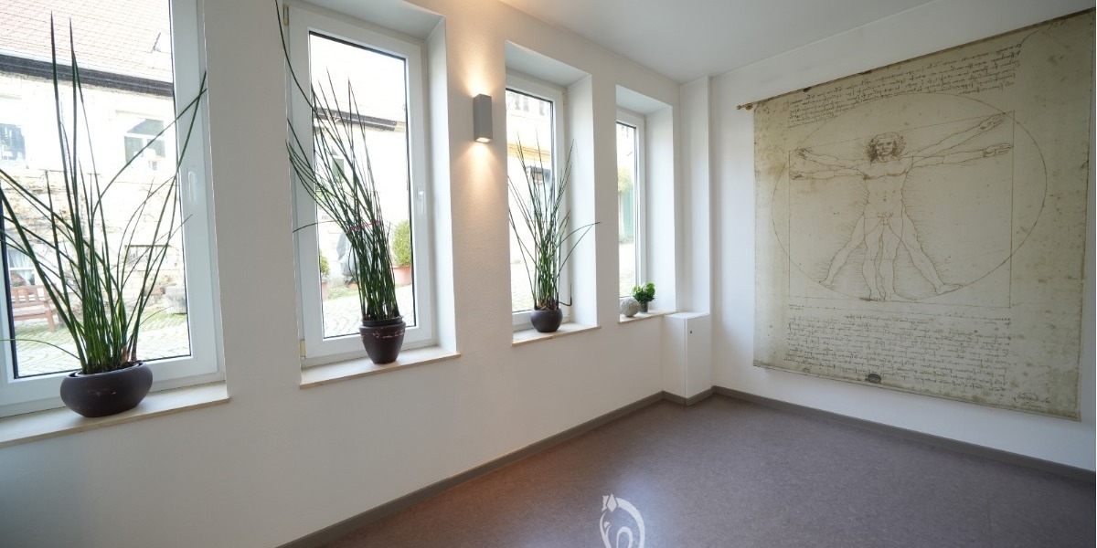 Nur 20 Minuten von Würzburg in Arnstein: Hochwertige Physiopraxis & vermietete 4-Zimmer-DG-Wohnung - Gewerbeobjekt Würzburg Würzburg | Angebot:26670132