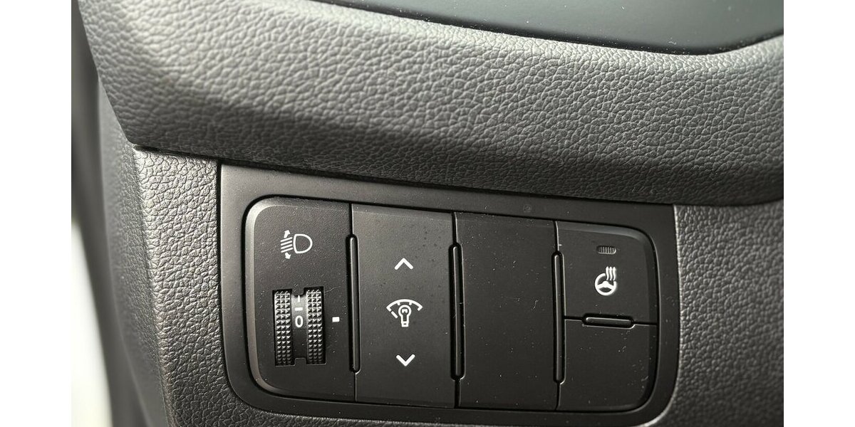 Kia Ceed 1.4 TSI Dream Team KAMERA/NAVI/SHZ/LENKHZ 64.779 km 8.900 &euro; Villingen-Schwenningen 78054