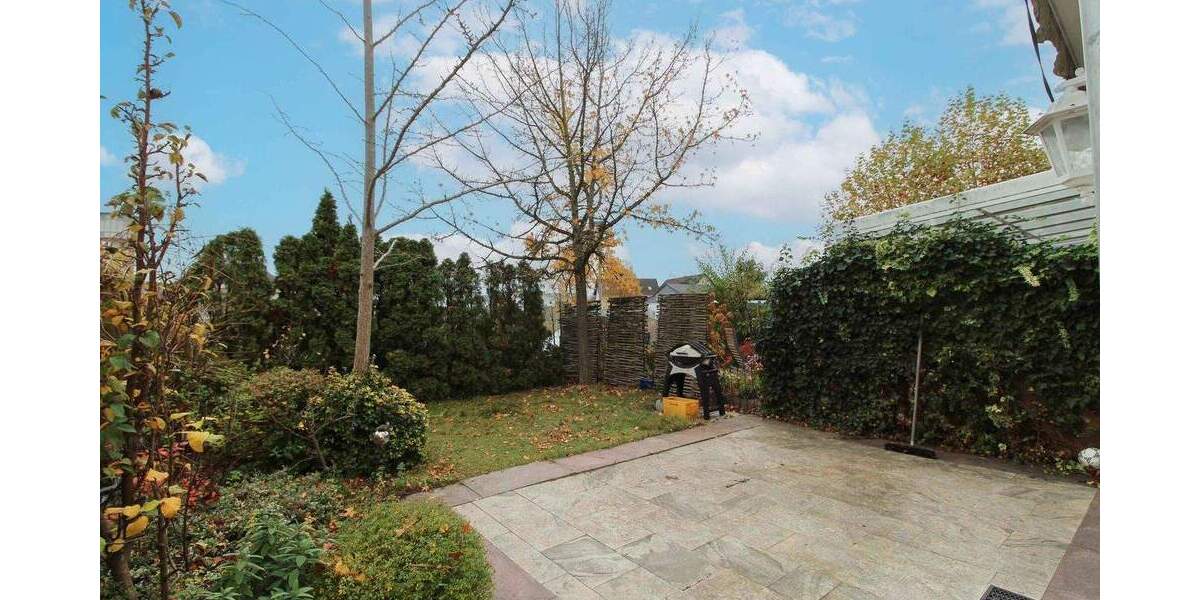 Modernisiertes Reiheneckhaus in Babenhausen - Gartenidylle und eigene Tiefgarage inklusive 5 zimmer