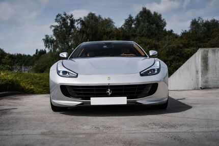 Ferrari GTC4Lusso 28.070 km 248.000 &euro; Düsseldorf 40547