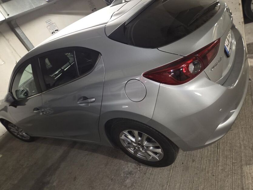 Mazda 3 76.000 km 13.500 € Würzburg 97072