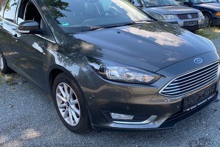Ford Focus 84.000 km 8.600 &euro; Bandenitz 19230