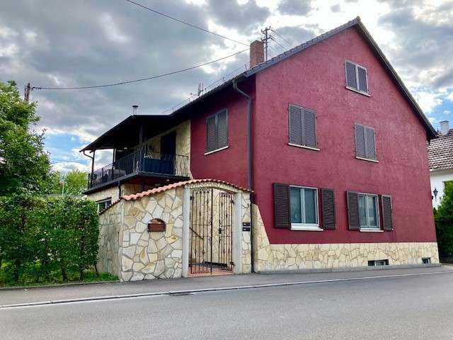 Etagenwohnung Metzingen - 5 Zimmer, 152 m&sup2;, 1.800&euro; | Angebot:24641051