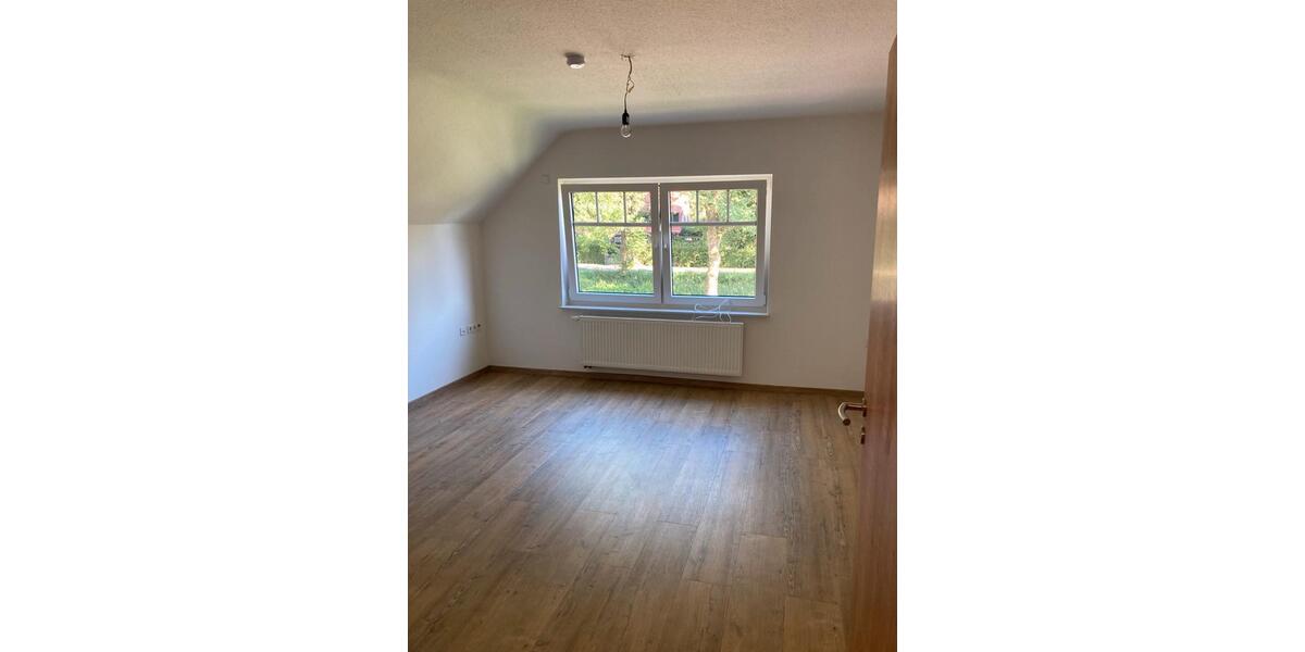 Dachgeschoßwohnung Apen - 4 Zimmer, 120 m&sup2;, 850&euro; | Angebot:26400553