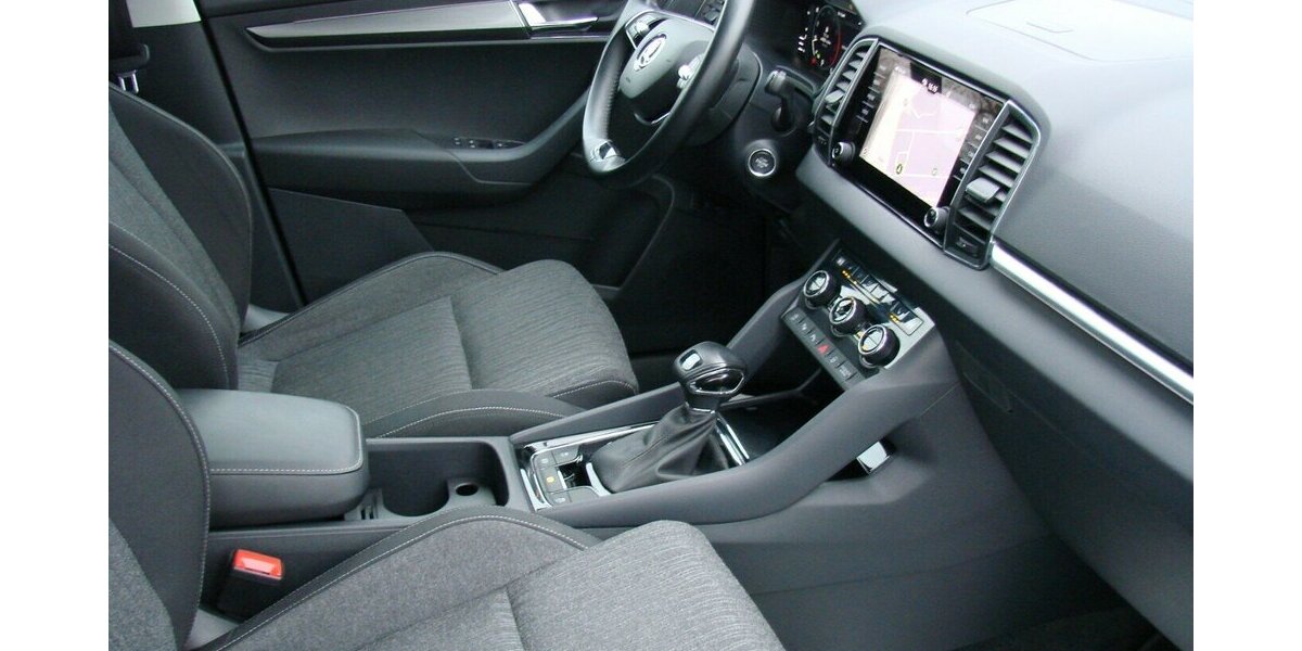 Skoda Karoq 1,5TSi Style ACC LED Kamera Family Paket II 32.882 km 25.980 &euro; Falkensee 14612