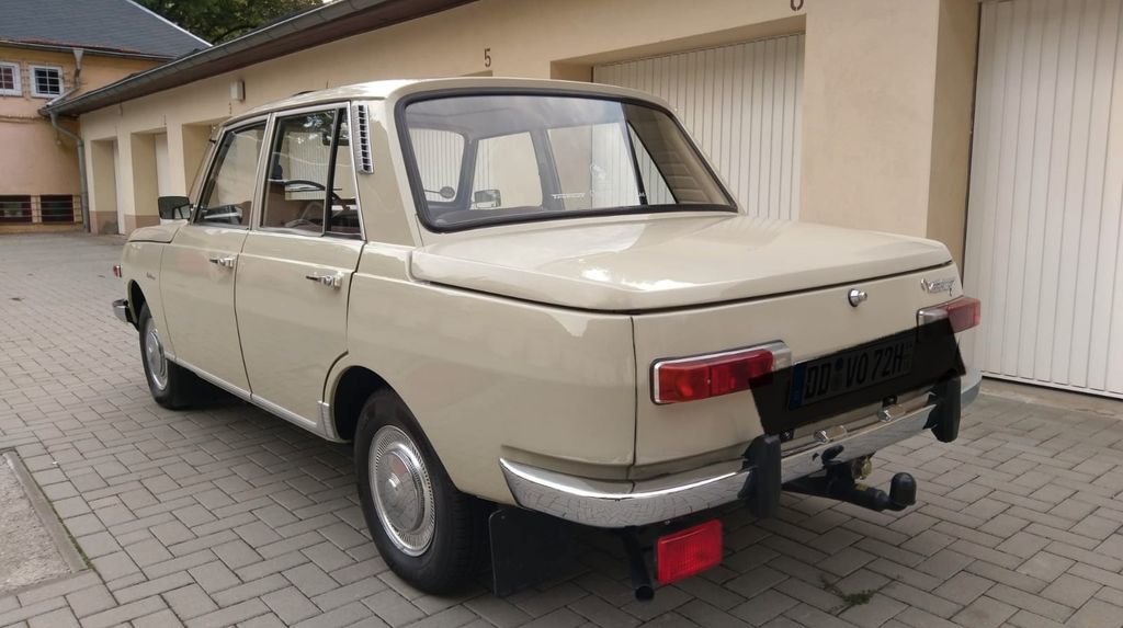 Wartburg 353 9.000 km 12.500 &euro; Dresden 01187