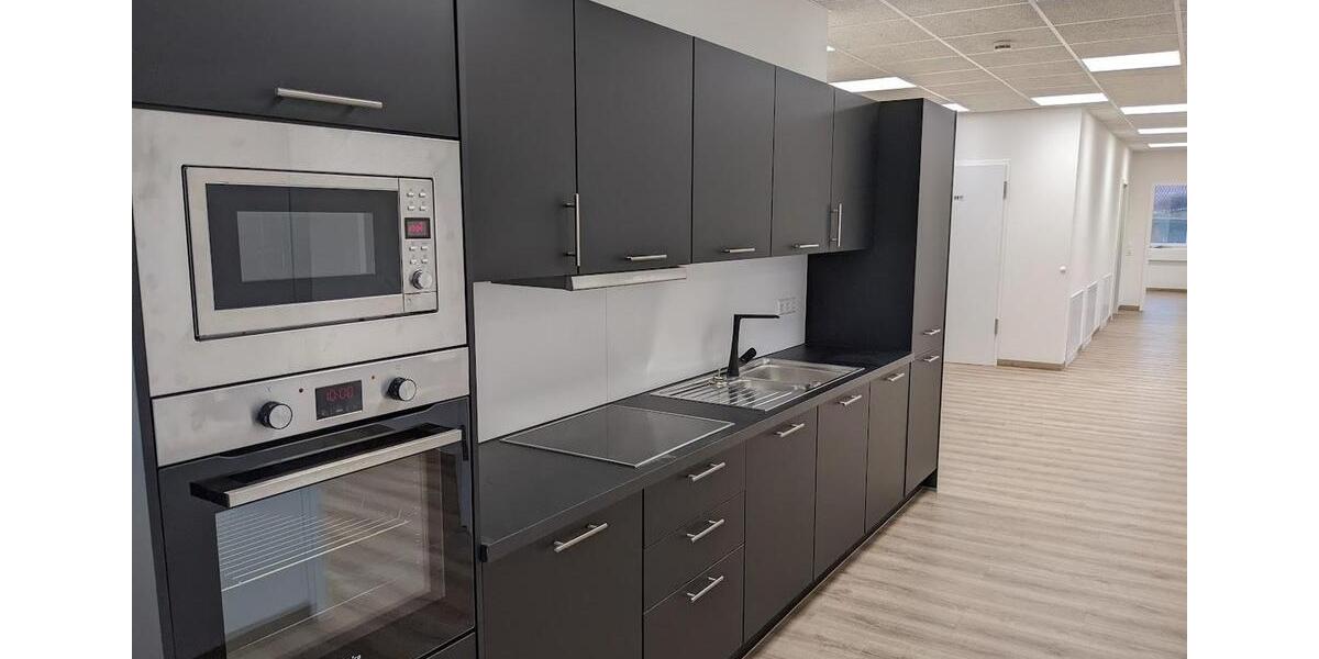 Neu - €8qm - 4 x 275qm oder 1.100qm, Tiefgarage mit 19x E-Ladestationen, Aufzug, Klimatisiert zimmer