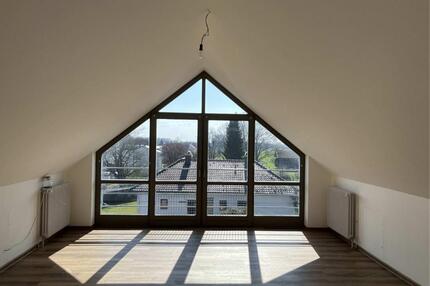 Renovierte 4-Zimmer DachgeschosWohnung im Zentrum von Wettstetten