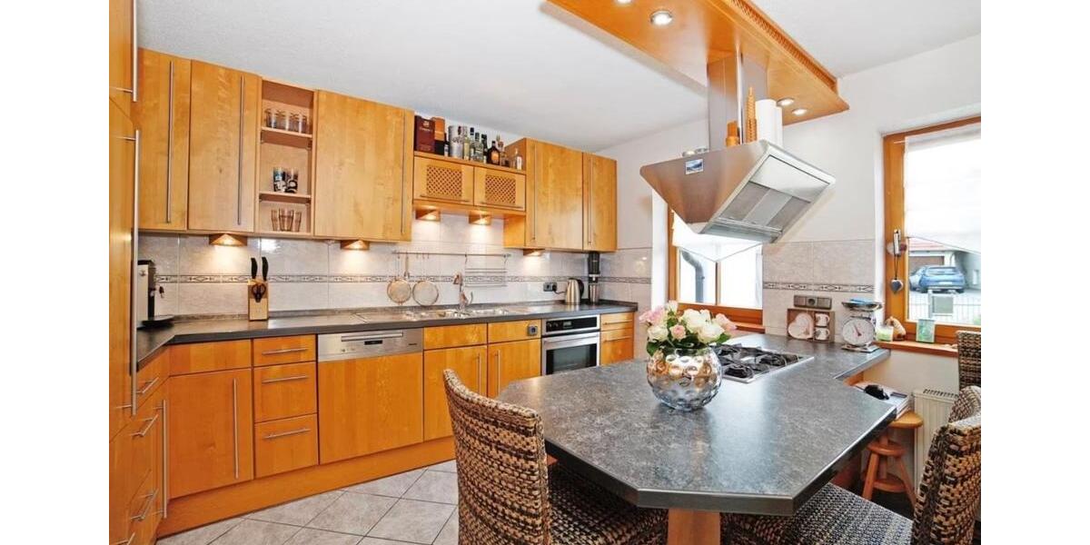 Villa Pörnbach - 7 Zimmer, 294 m&sup2;, 2.600&euro; | Angebot:26306249