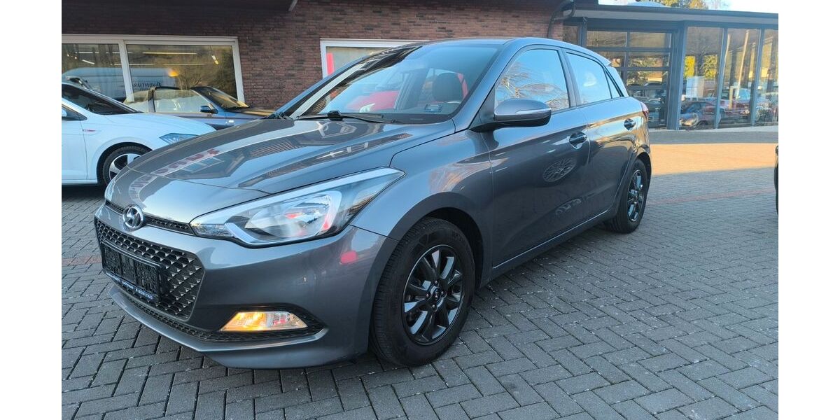Hyundai i20 74.000 km 10.000 &euro; Lügde 32676