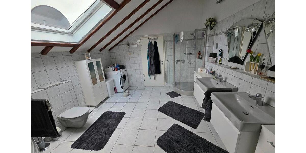 Einfamilienhaus Bergisch Gladbach - 2 Zimmer, 154 m&sup2;, 2.600&euro; | Angebot:24829509