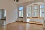 (12403_01) MGN: helle 2-Raum-Wohnung mit Parkett, Holzdielung, Stuckdecken, Balkon und Einbauküche in der Innenstadt - Etagenwohnung Meiningen | Angebot:25343658