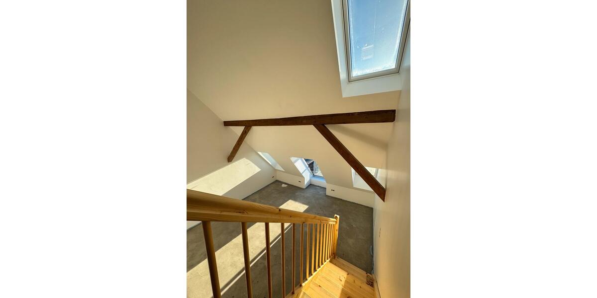 Dachgeschoßwohnung Tating - 4 Zimmer, 105 m&sup2;, 1.550&euro; | Angebot:26381911