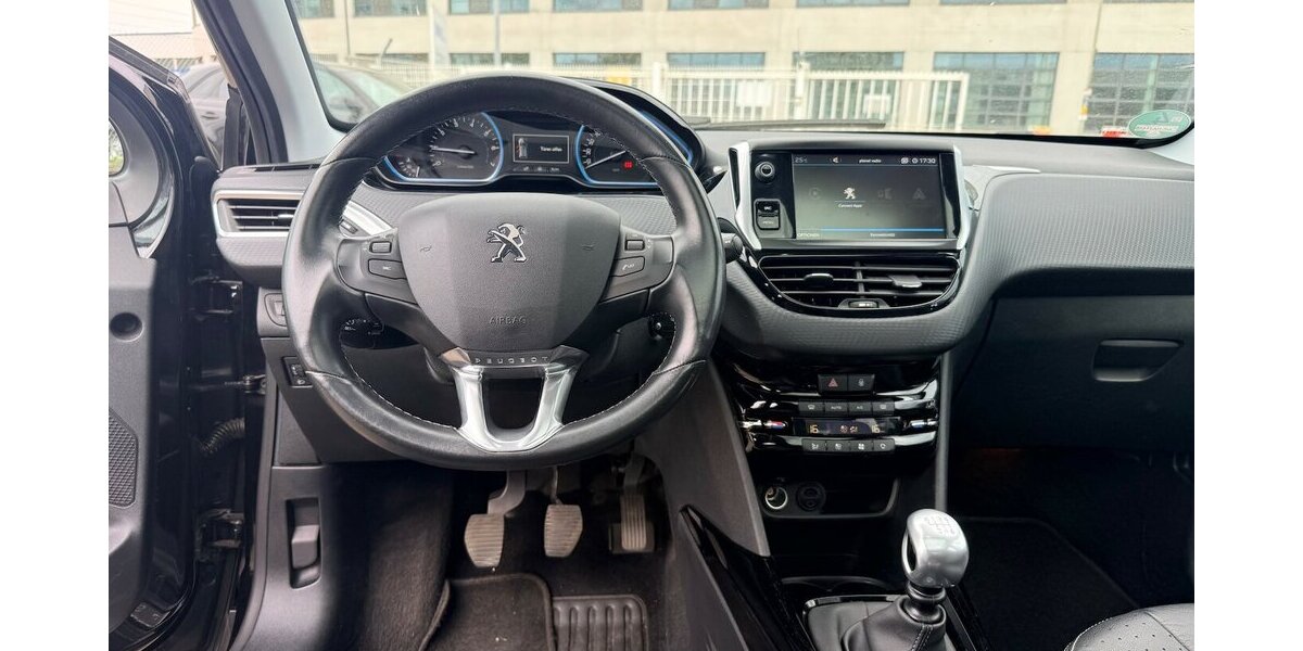 Peugeot 2008 1.2 130PS Allure/Scheckh/Pano/2Hand 78.450 km 8.290 &euro; Frankfurt 60386