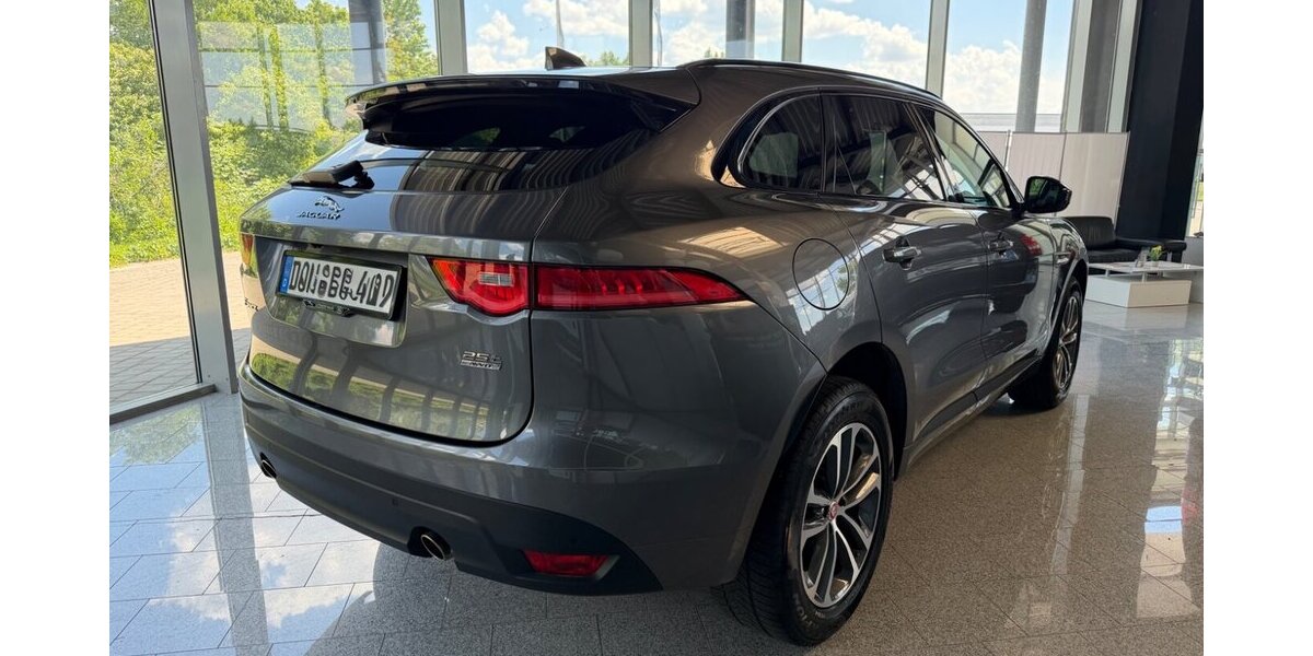 Jaguar F-PACE P250 R-Sport 25t+Xenon+Kamera+ACC+Spur 87.250 km 24.990 &euro; Westendorf 86707