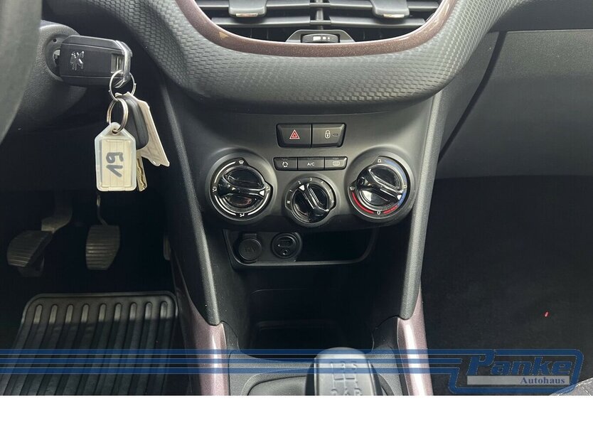 Peugeot 2008 Active*AHK*Navi*Klima*PDC*1-Hand*Chrom* 149.870 km 6.490 € Berlin 13187