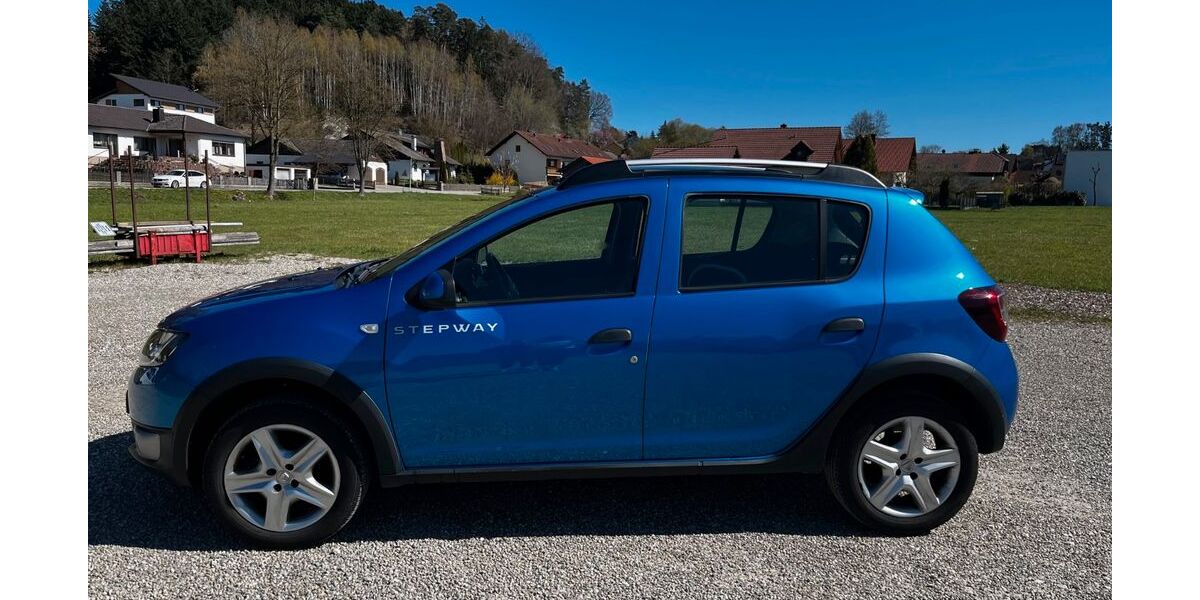 Dacia Sandero 117.000 km 7.850 &euro; Buch a. Erlbach 84172