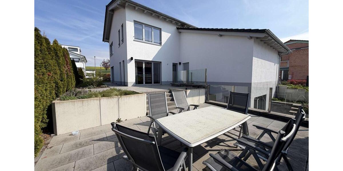Villa Bad Camberg - 8 Zimmer, 459 m&sup2;, 3.200&euro; | Angebot:26249396